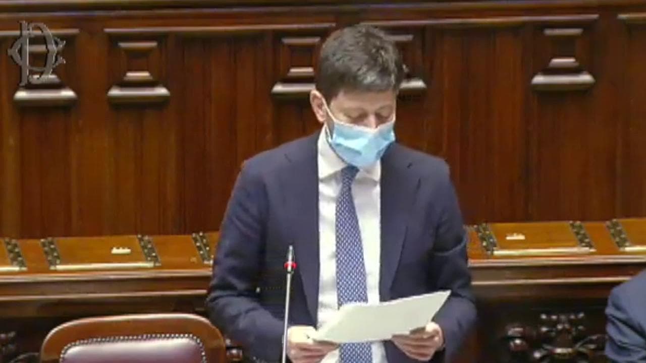 Vaccini, Speranza: "AstraZeneca efficace e sicuro. Su J&J seguiamo con attenzione valutazione dati"