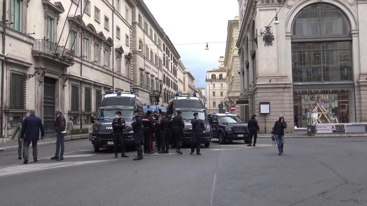 Coronavirus, centro di Roma blindato per la manifestazione 'Io Apro'