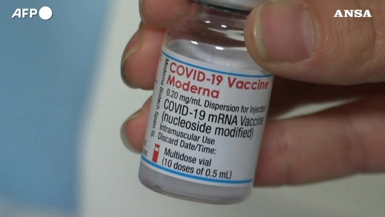 Vaccini, iniziata nel Regno Unito la somministrazione di Moderna