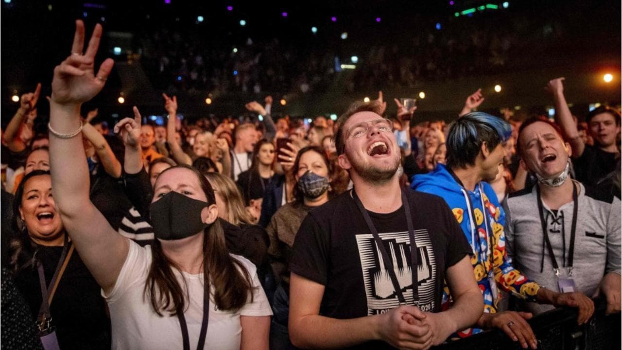 Olanda e Spagna, prove di ritorno alla vita: i protocolli per aprire al pubblico calcio e concerti