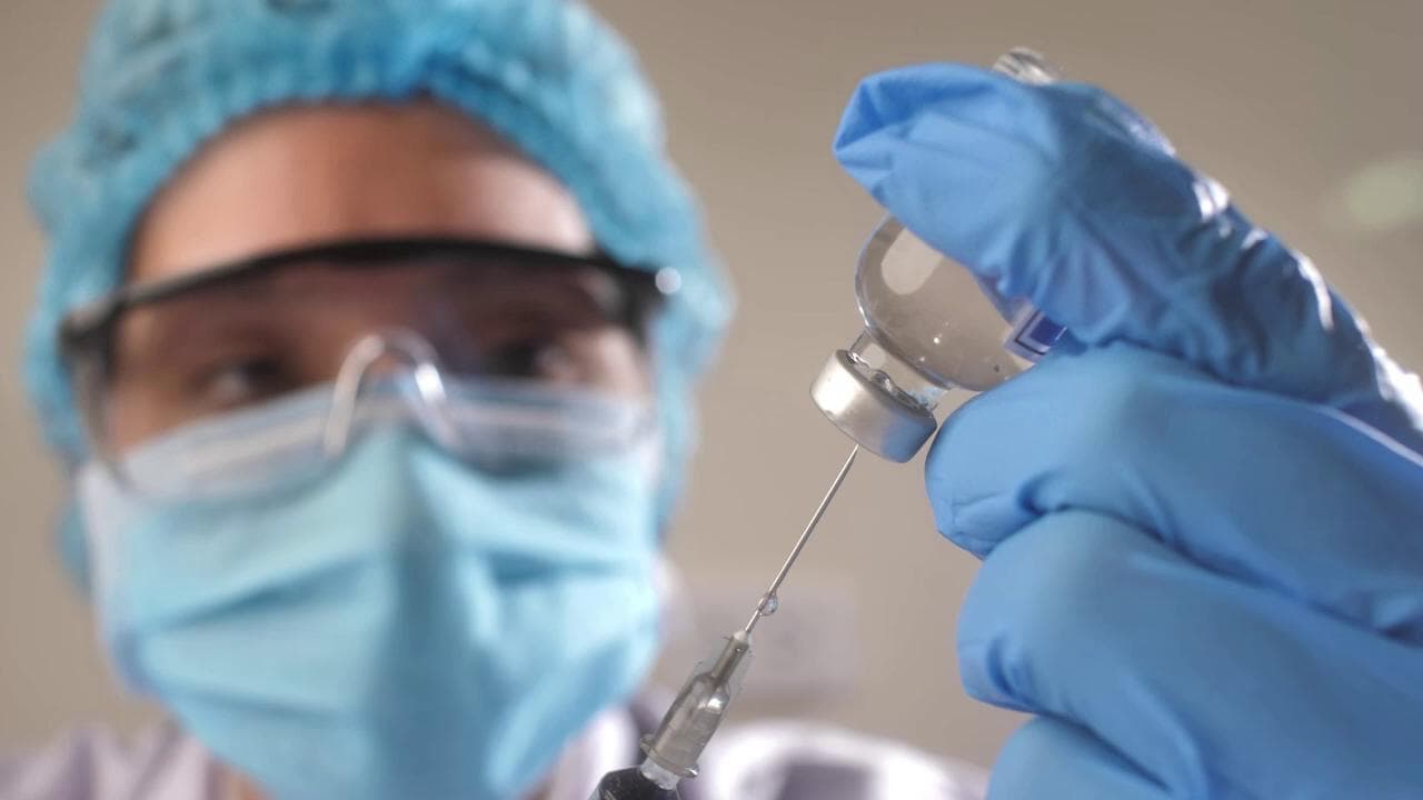 Vaccini, le regioni organizzano le liste di riserva: i diversi metodi