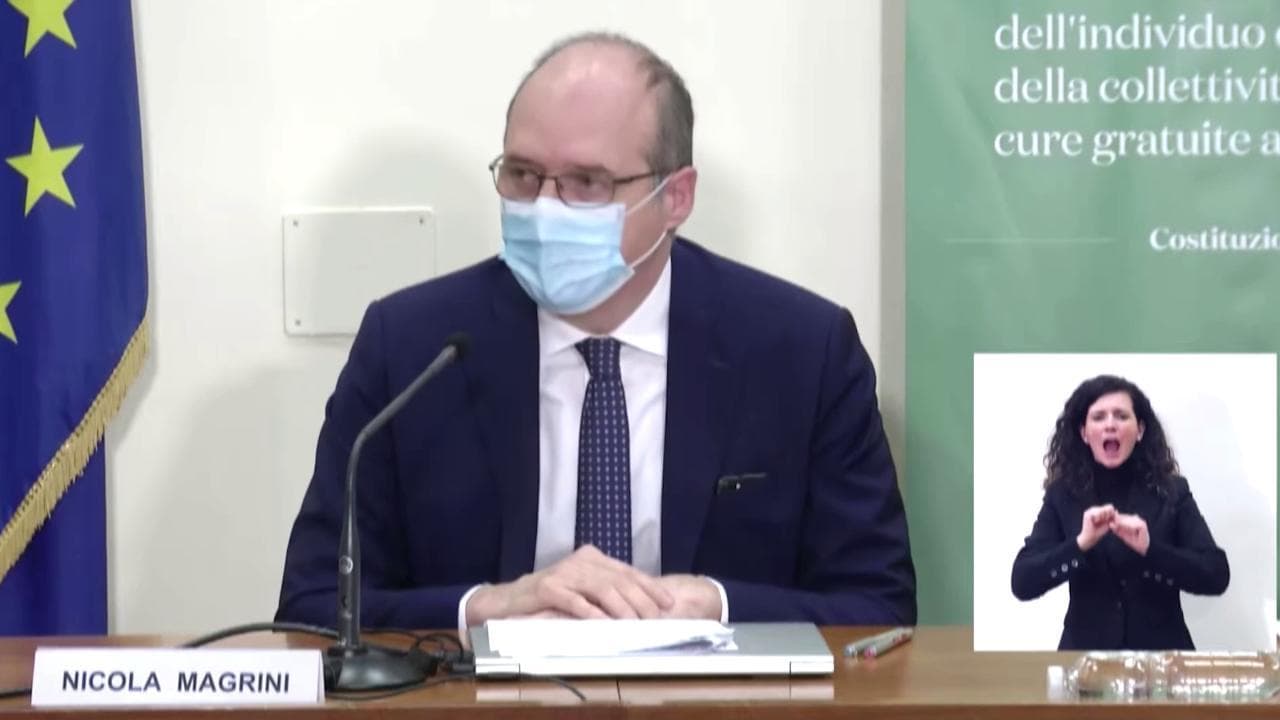 AstraZeneca, Magrini (Aifa): "Vaccinati devono stare tranquilli, no a farmaci anticoagulanti"