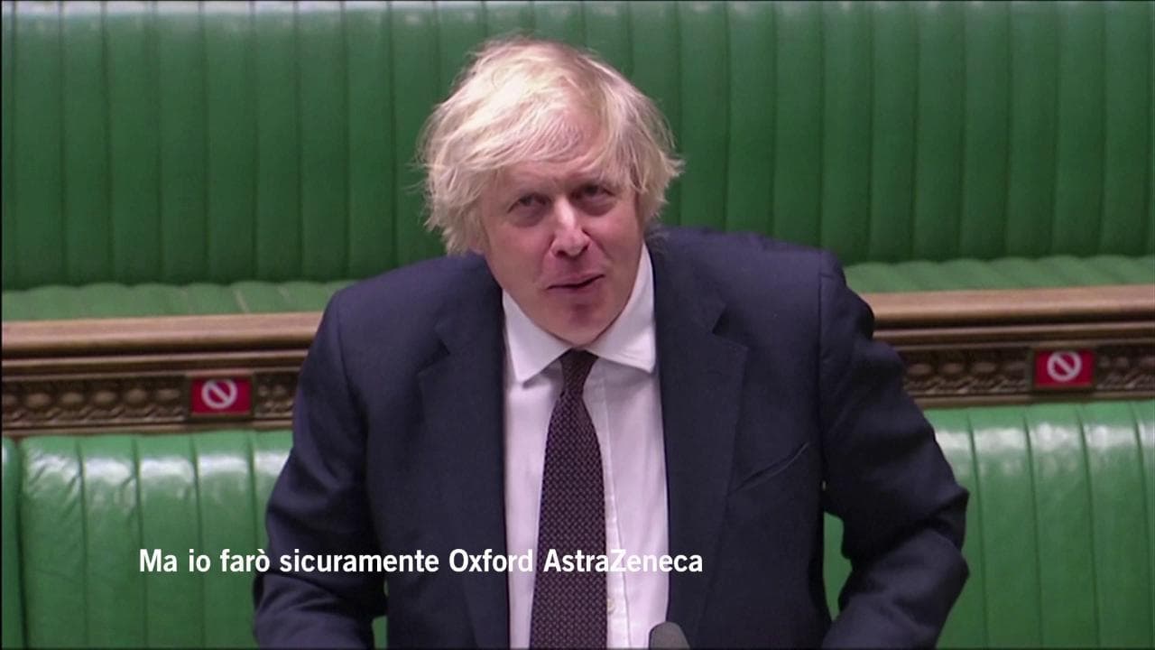 Gb, Boris Johnson: "Mi farò vaccinare con AstraZeneca, prestò riceverò la prima dose"
