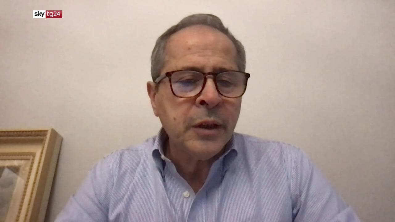 Coronavirus, Crisanti: "La sospensione di AstraZeneca non ha alcuna evidenza scientifica"