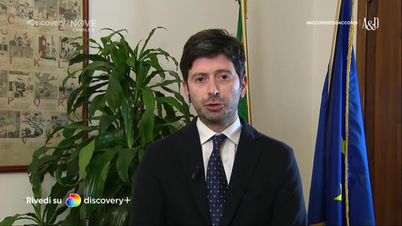 Coronavirus, Speranza: "Entro fine estate chi vorrà potrà vaccinarsi"