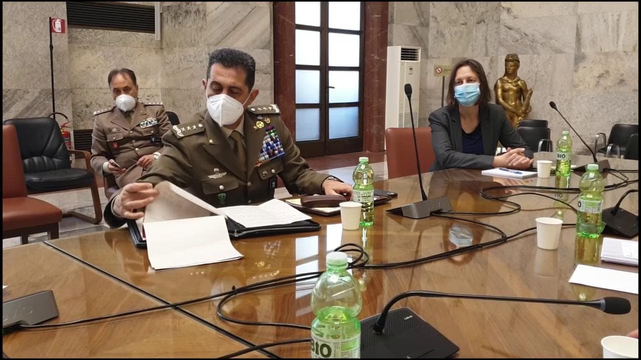 Covid, la "prima uscita" del nuovo commissario straordinario Figliuolo: tavolo sui vaccini al Mise