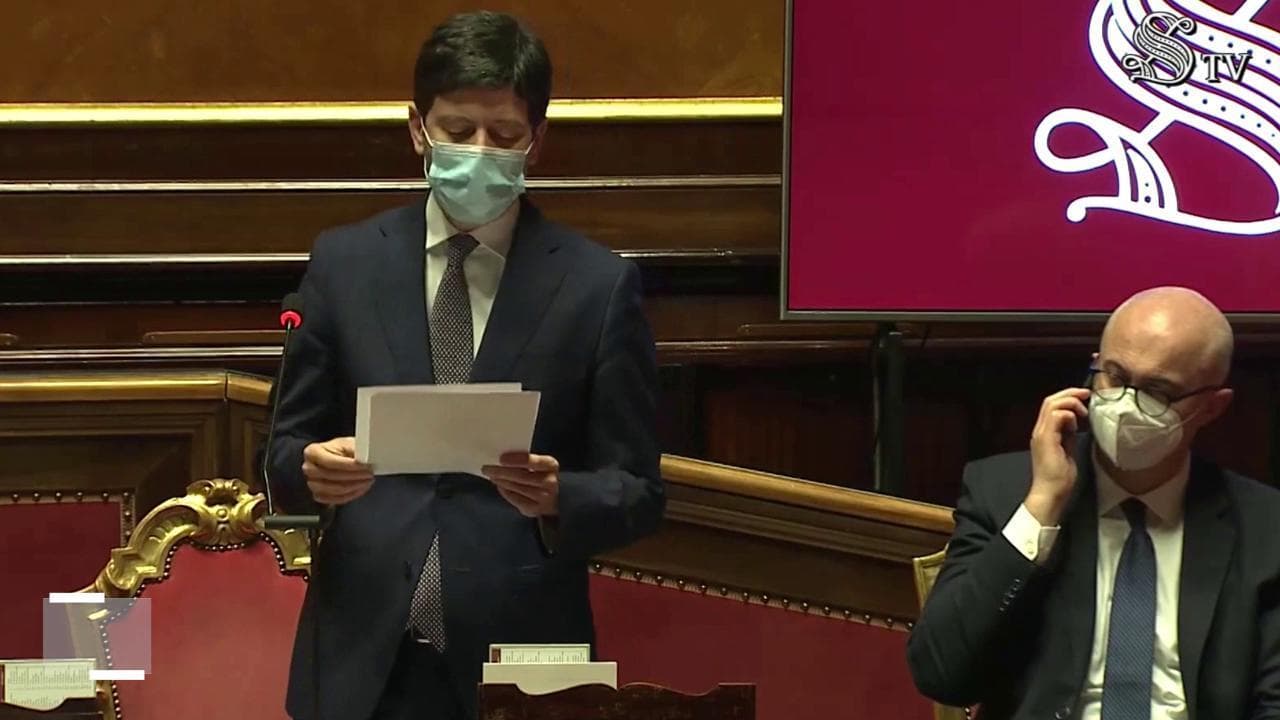 Vaccini, Speranza: "No a proprietà brevetti, Italia al lavoro per aumento produzione"