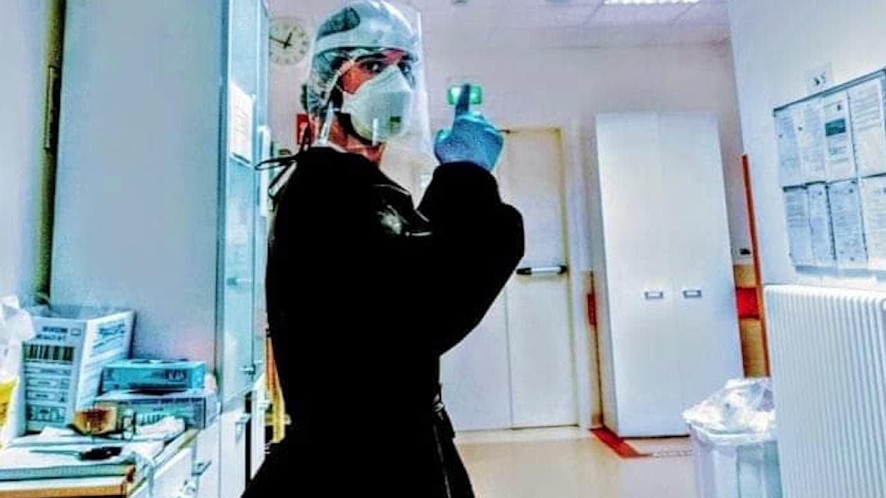Primo impiego corsia Covid: i giovani medici e infermieri in trincea contro la pandemia - Il reportage