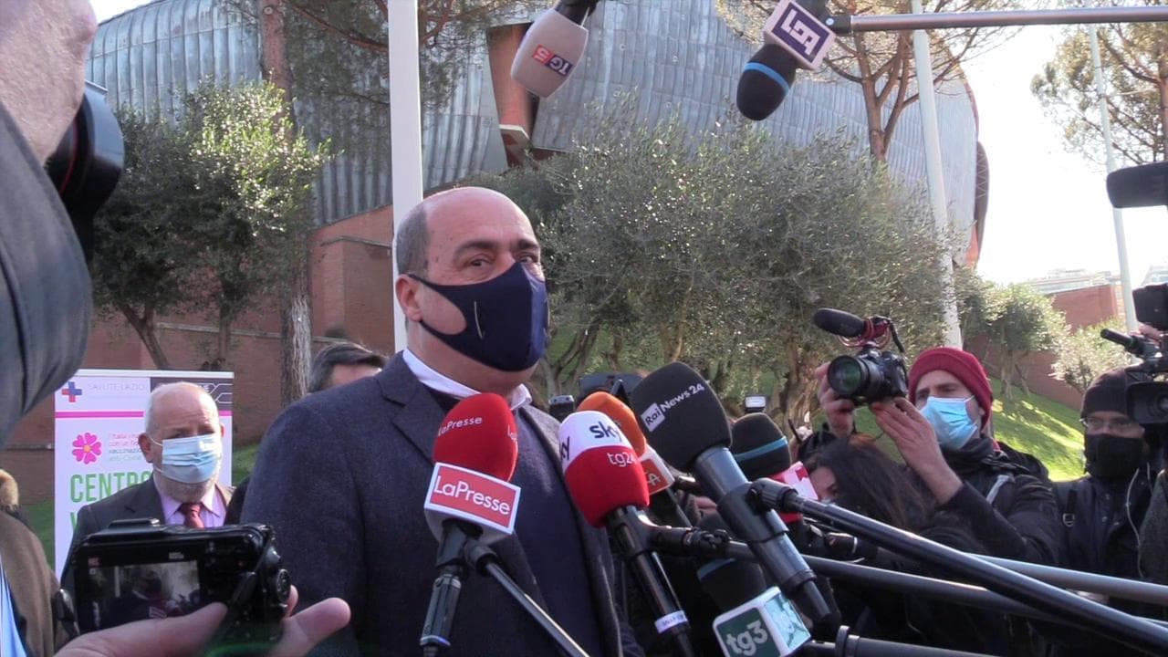 Vaccini, Zingaretti: "Dal 18 febbraio al via nel Lazio prenotazioni per il settore scuola"