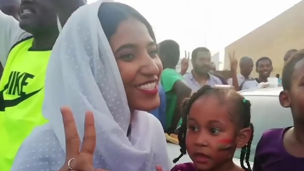 Sudan - Incontro con  Alaa Salah, la Dama Bianca, il nuovo volto delle rivoluzioni arabe