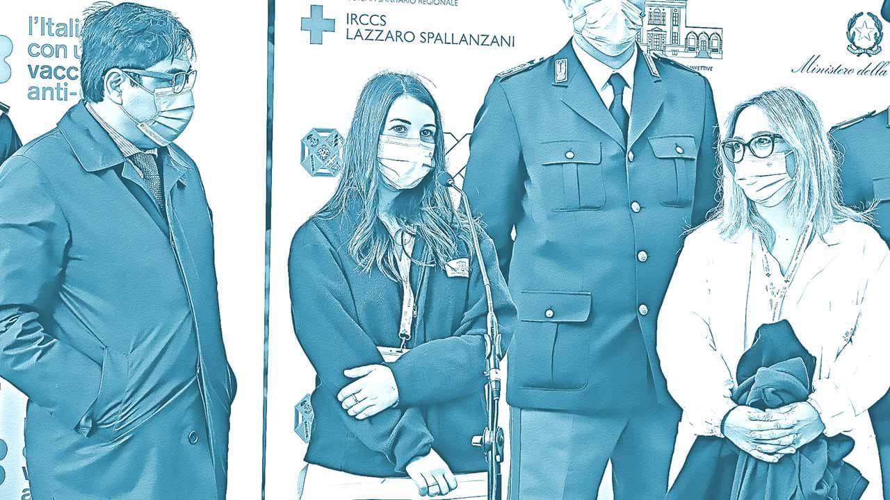 Vax Day, l'infermiera Claudia Alivernini è la prima italiana a ricevere il vaccino: "Orgogliosa, facciamolo tutti"