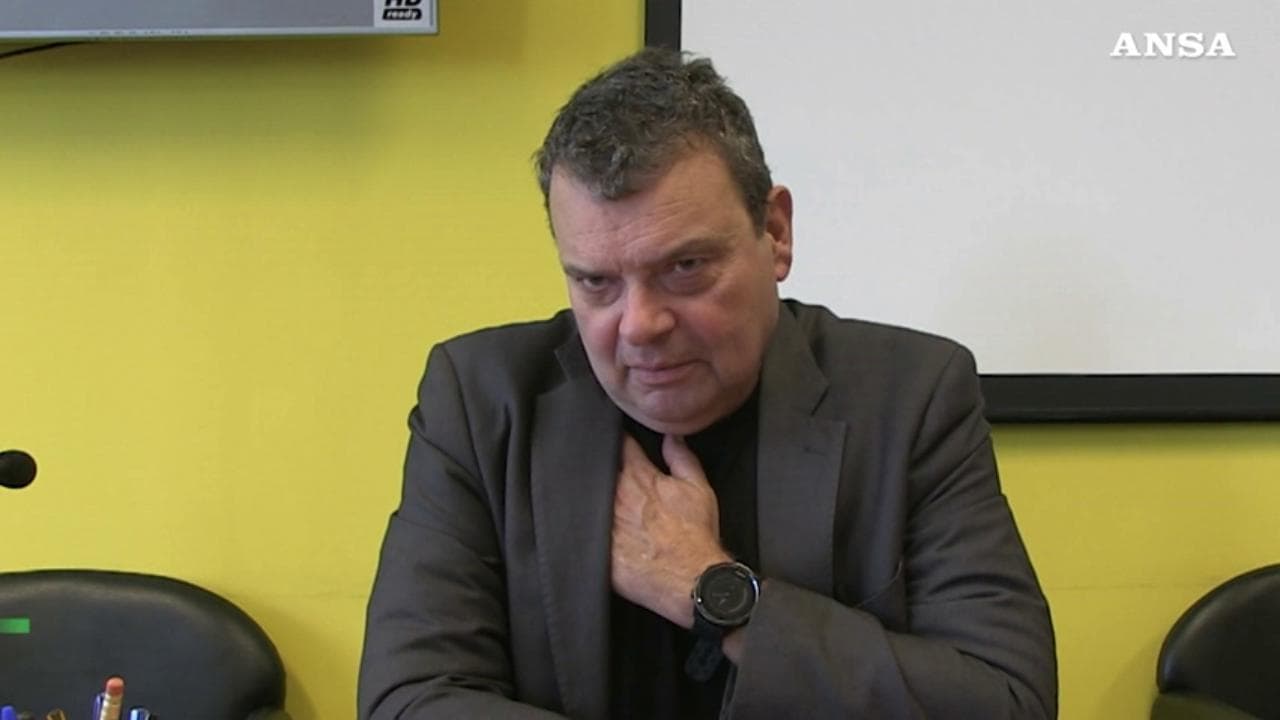 Covid, il primo medico nel Lazio a sottoporsi al vaccino: "C'è curiosità, non paura"