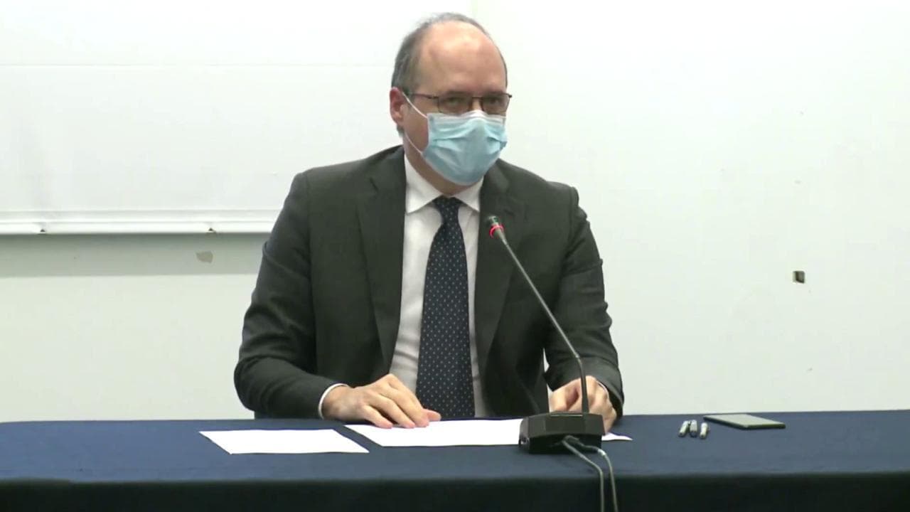 Coronavirus, l'Aifa approva il vaccino Pfizer-BioNTech: "Non ha controindicazioni e ha livello di sicurezza altissimo"