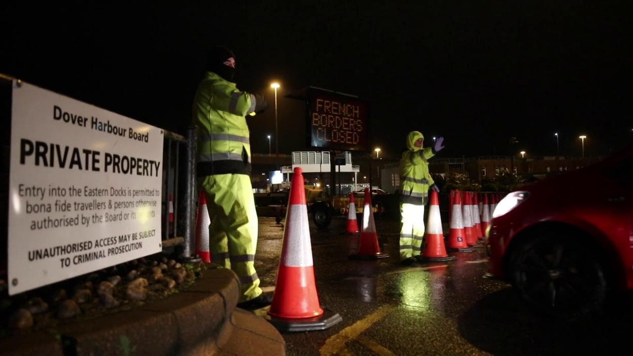 Variante Covid inglese, chiuso il porto di Dover: le auto dirette in Francia vengono rimandate indietro