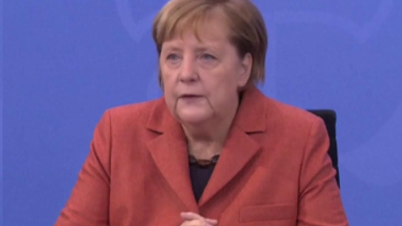 Covid, l'annuncio di Merkel: "Misure finora inefficaci, sarà un Natale di lockdown duro"