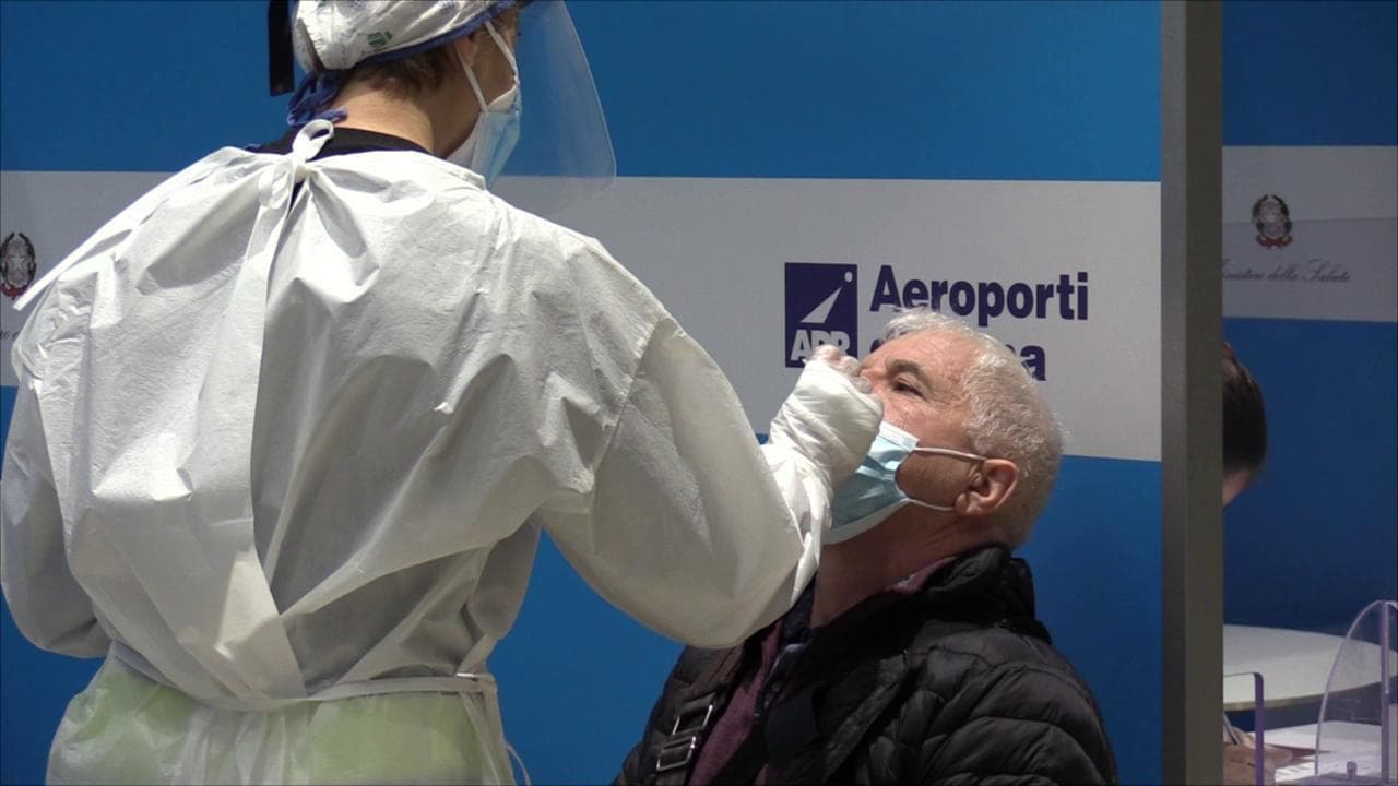 Coronavirus, a Fiumicino il primo volo Covid tested: "Così non si dovrà fare la quarantena"