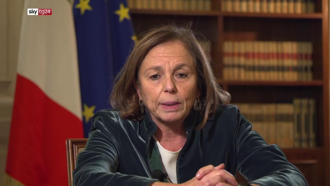 La ministra Lamorgese: "A Natale città controllate ma non militarizzate"