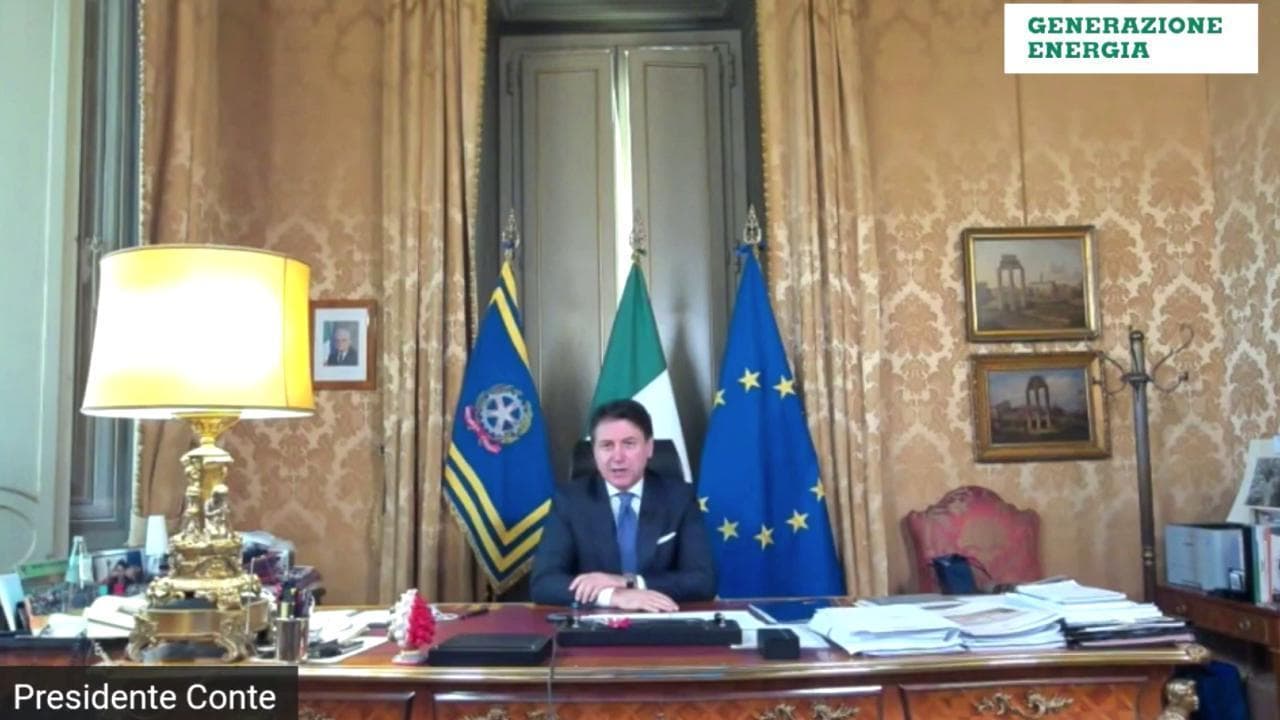 Covid, Conte: "Abbiamo esaminato la curva epidemiologica, novità a breve"