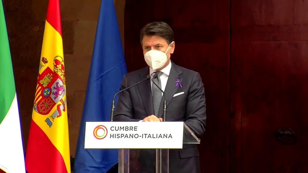 Covid, Conte: "Riapriremo le scuole il prima possibile. Al lavoro per un Natale con qualche cautela"