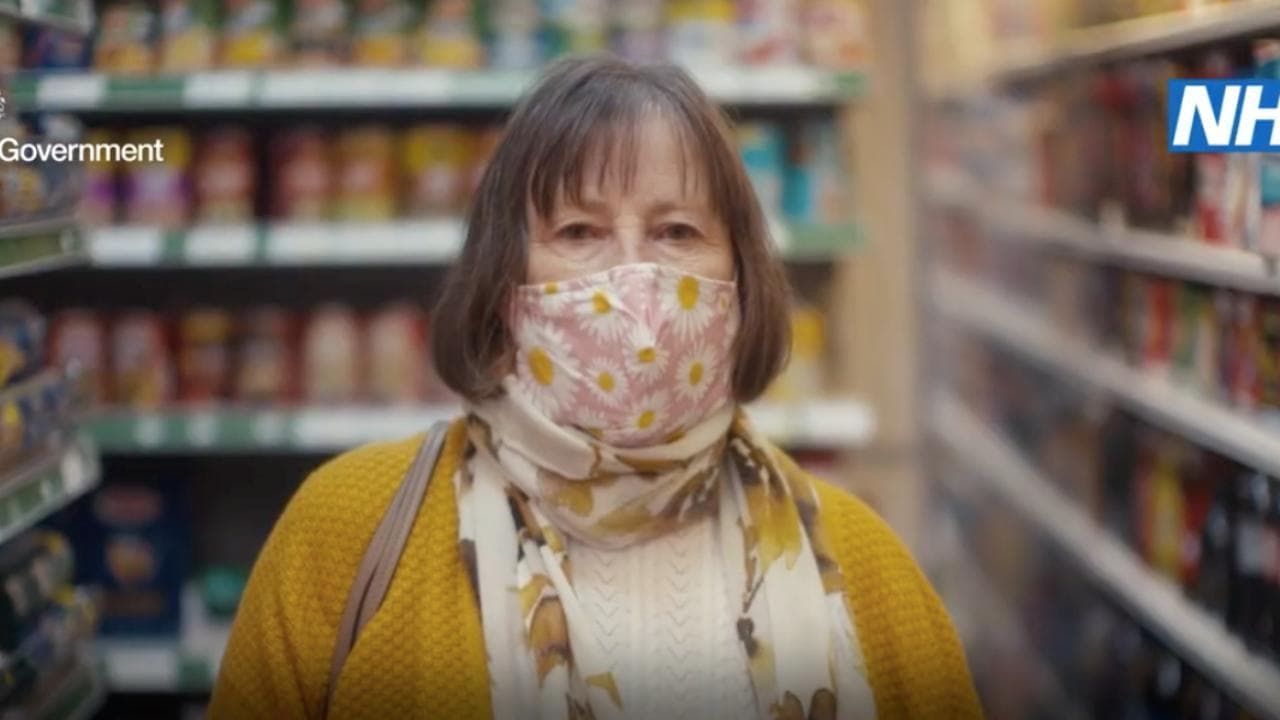 Regno Unito, lo spot contro il covid è un appello all'altruismo: "Ricordate: mani, faccia, distanza"