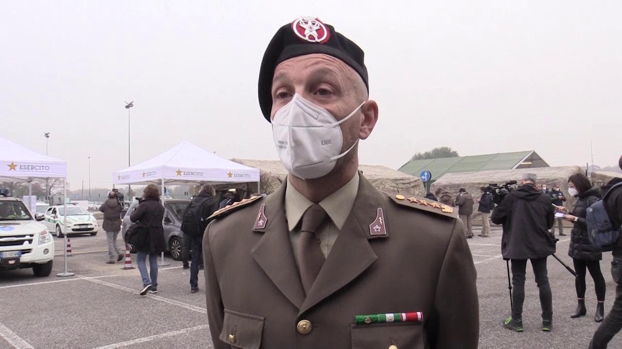 Coronavirus, inaugurato a Milano il drive through dell'esercito: "È il più grande d'Italia, 1000 tamponi al giorno"