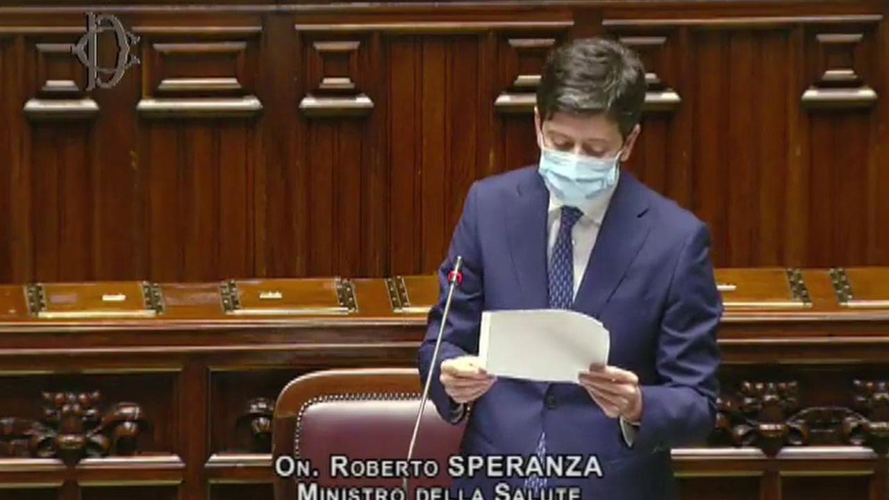 Coronavirus, Speranza: "Stop polemiche, se non pieghiamo curva il personale sanitario non reggerà"