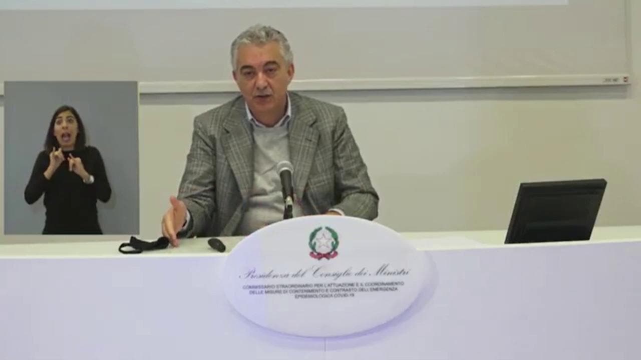 Covid, il commissario Arcuri: "Muovetevi il meno possibile o il sistema non reggerà"