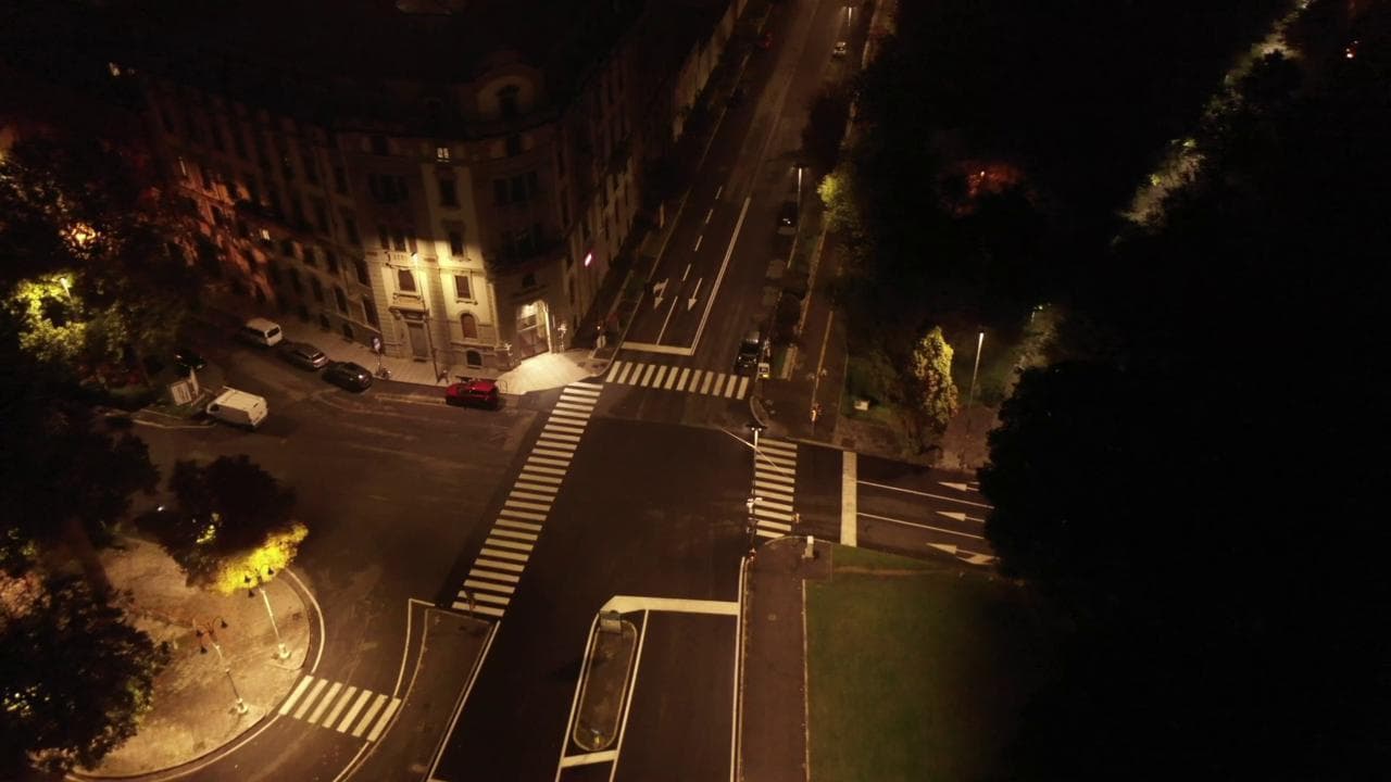 Pavia, la città deserta e silenziosa vista dal drone nella prima notte di coprifuoco