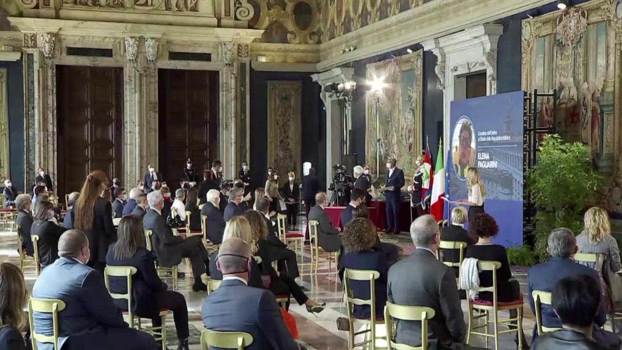 Quirinale, Mattarella premia 56 eroi del Covid: medici, infermieri e ricercatori in prima linea