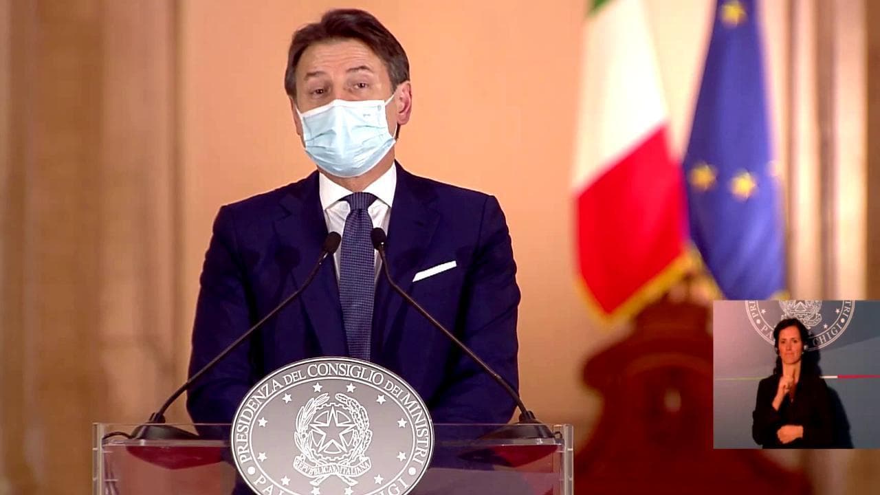 Covid, Conte: "Stop a sport dilettantistici di base. Una settimana di verifica per palestre e piscine"