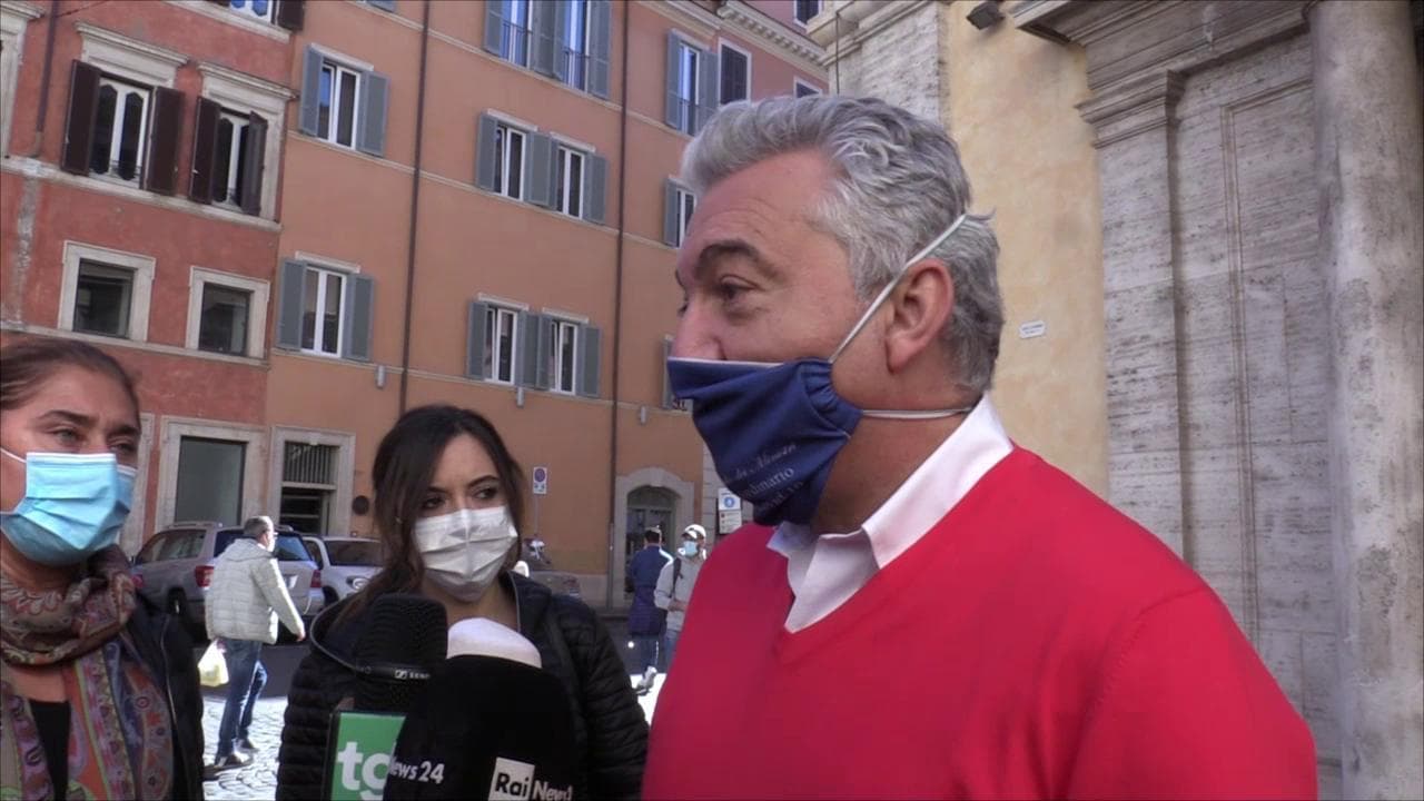 Covid, vertice governo-Regioni. Arcuri: "Lavoro e scuola sono da preservare"