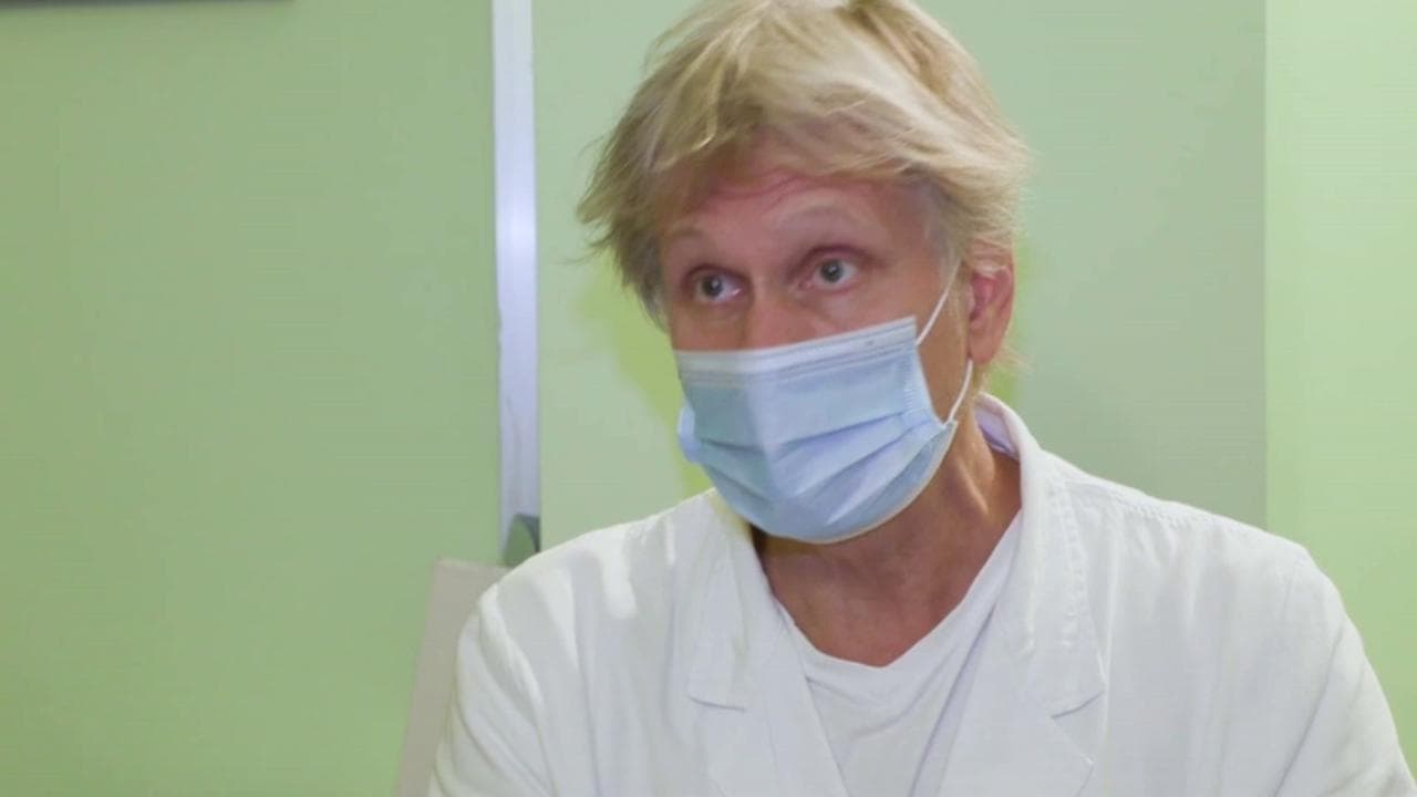Coronavirus, l'infettivologo dell'ospedale di Cremona: "Il Covid è più contagioso di prima"