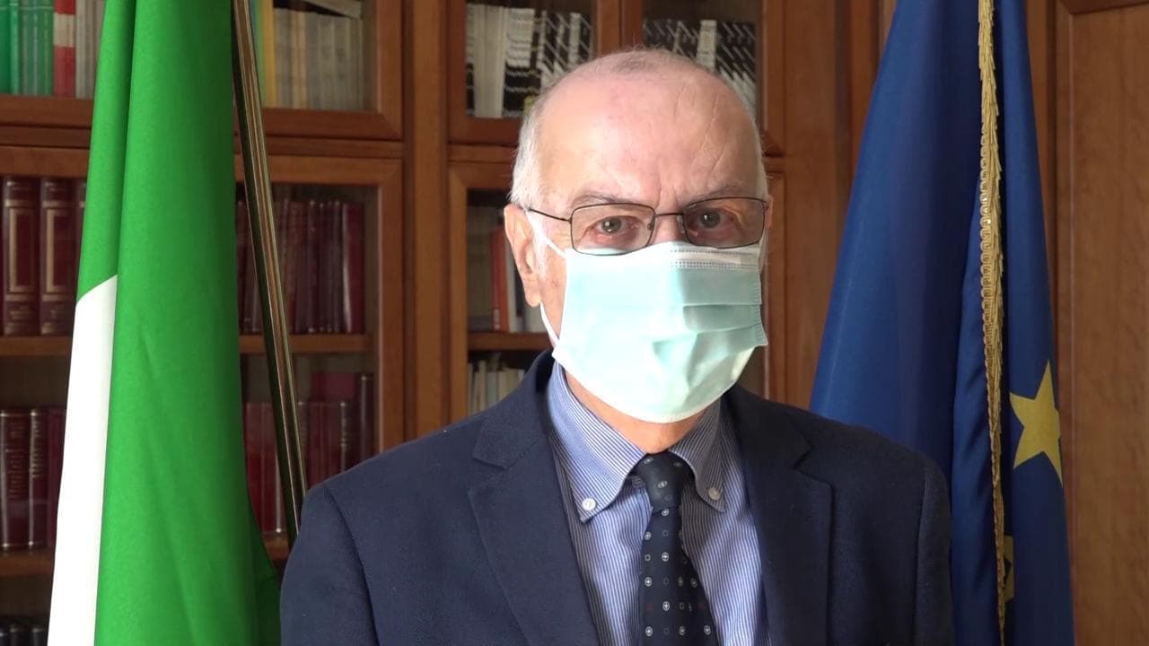 Coronavirus, Rezza avverte: "Evitare aggregazioni a eventi pubblici e privati"