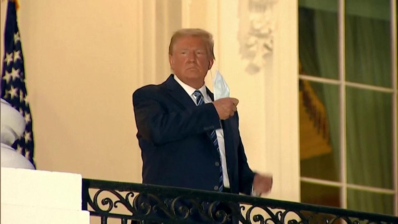 Trump dimesso dall'ospedale, torna alla Casa Bianca e si toglie la mascherina: "Non lasciatevi dominare dal virus"