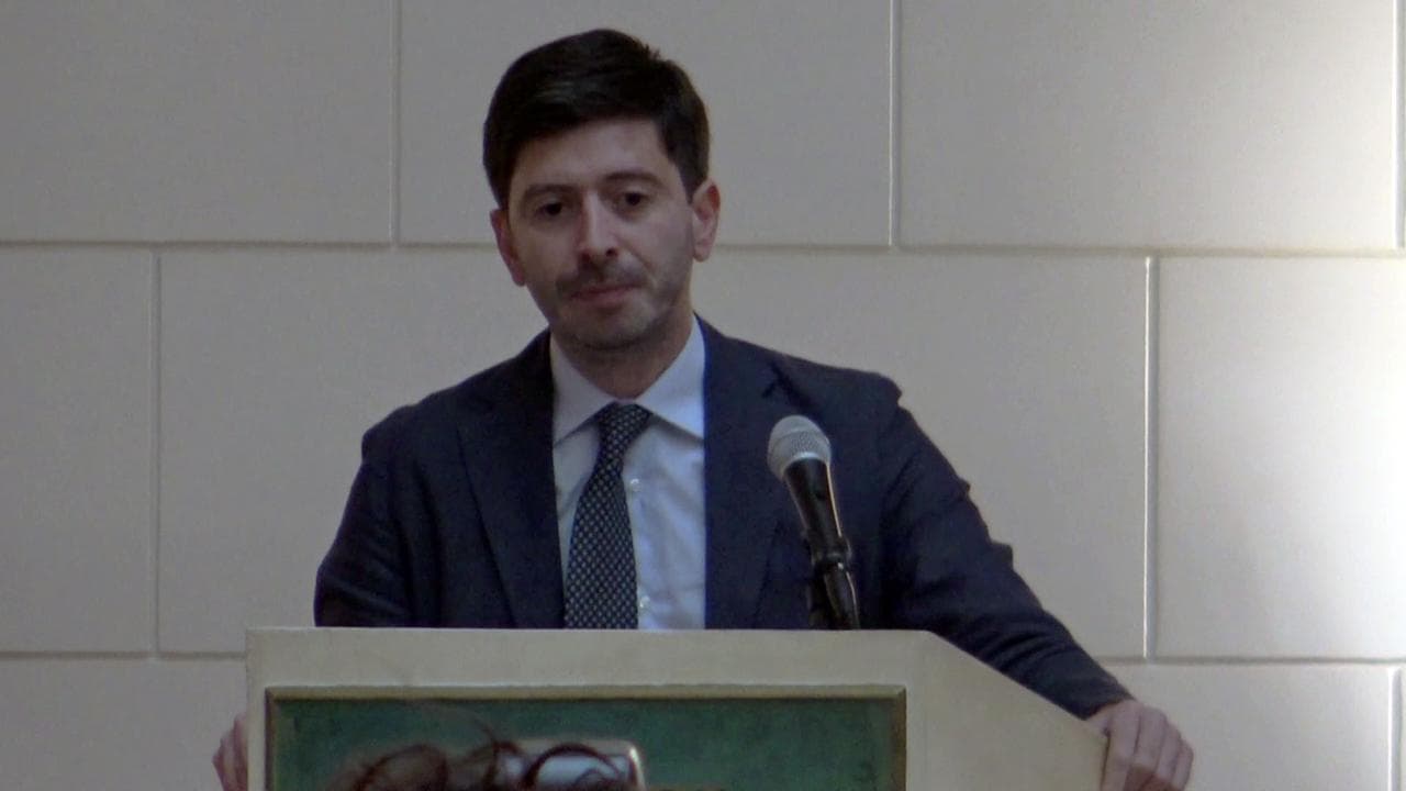 Covid, Speranza: "Pressione sostenibile, ma ci aspettano mesi difficili. Vaccino non prima del 2021"