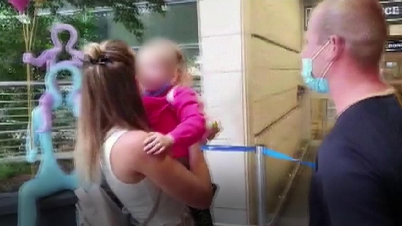 Covid. Melaniya, 3 anni, riabbraccia i genitori a Tel Aviv: bloccata 6 mesi in Ucraina per il lockdown