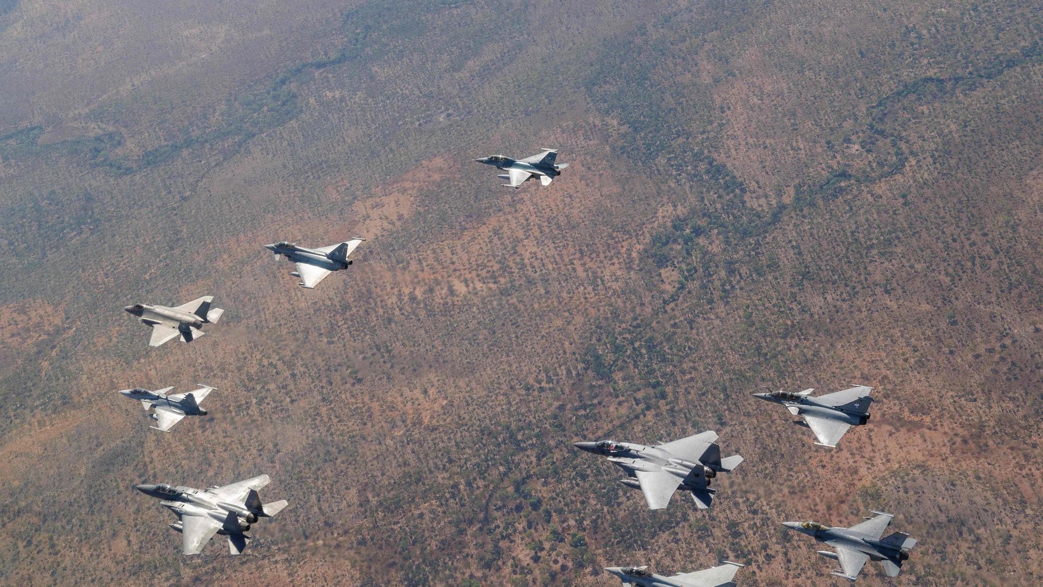 イタリアのユーロファイター戦闘機がオーストラリアで墜落：パイロットは救出された