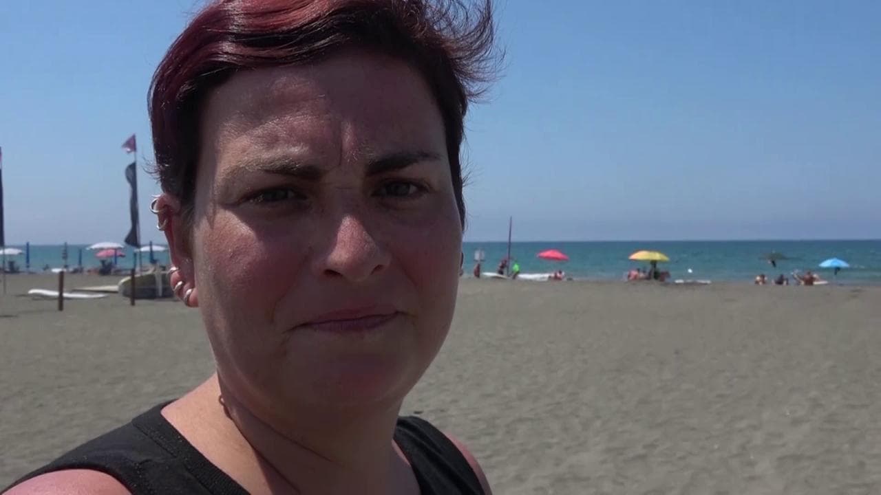 Madri e lavoratrici nell'Italia del Covid: "Vi raccontiamo il Paese che affonda nel divario di genere"