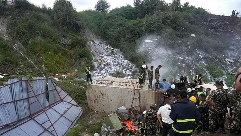 Aereo si schianta dopo il decollo in Nepal: 18 morti - la Repubblica