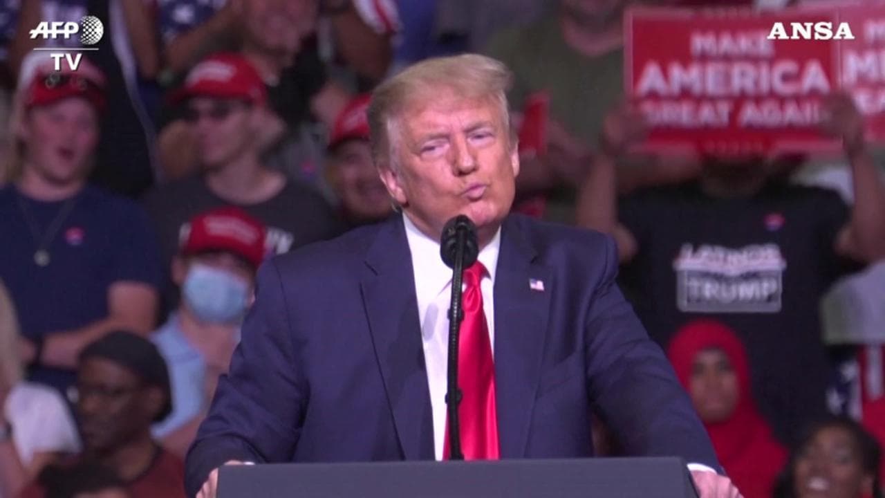 Coronavirus, a Tulsa in pochi per Trump: "Ho chiesto di rallentare i test". La Casa Bianca: "Scherzava"