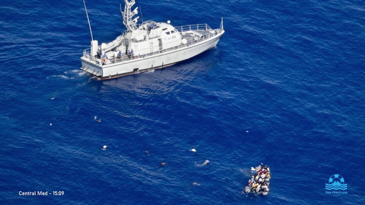 "Stanno affogando, non andate via". Ma la nave della marina italiana non cambiò la rotta: l'audio
