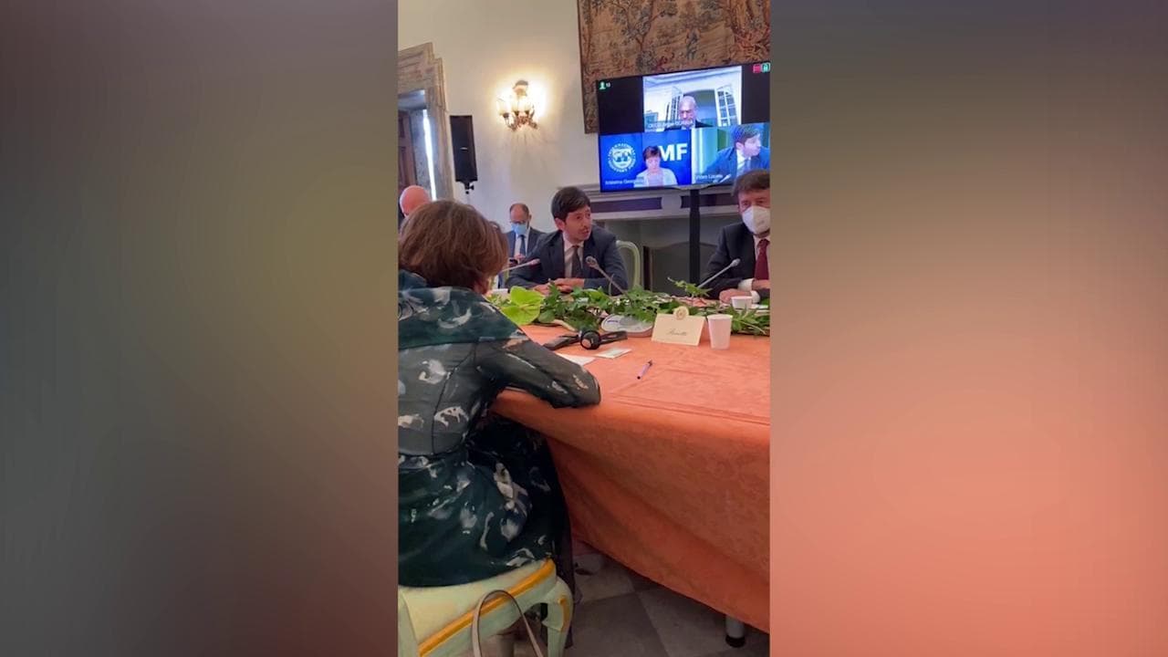 Stati generali, Speranza: "Firmato contratto per prime dosi del vaccino Oxford. Disponibili già in autunno"