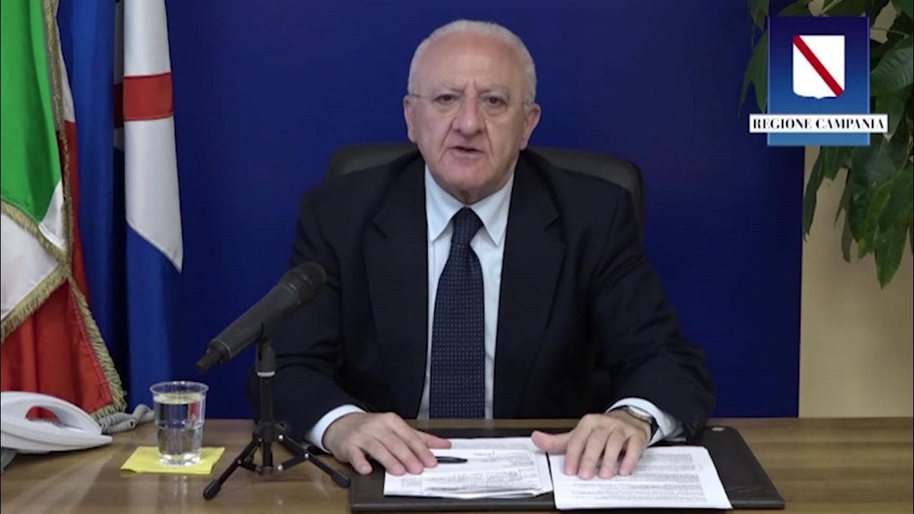 Coronavirus, De Luca: "In Campania stop ad obbligo mascherina all'esterno"