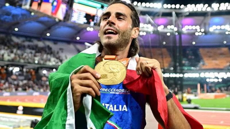 Gianmarco Tamberi con l'oro di Tokyo