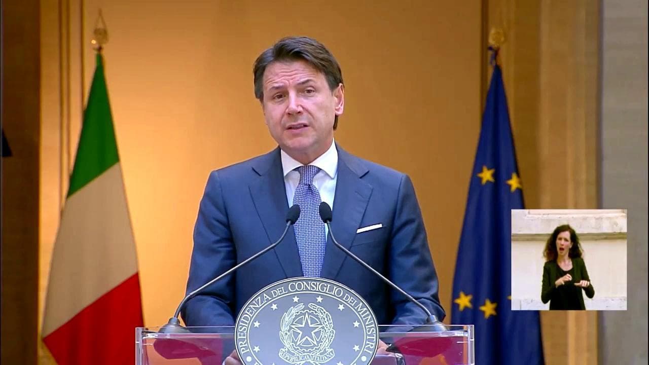 Fase 3, Conte: "Dati incoraggianti, possiamo riaprire. Ma virus non è scomparso"