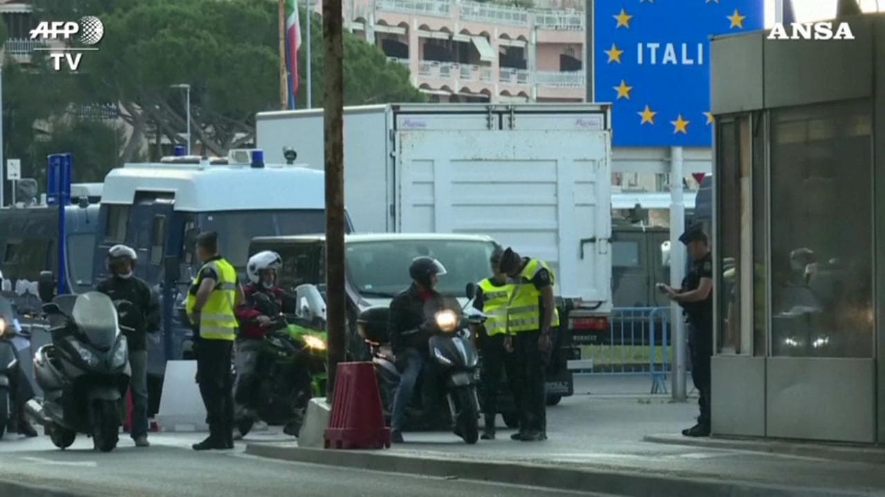 Fase 3, riaprono i confini tra Italia e Francia: controlli e code alla frontiera