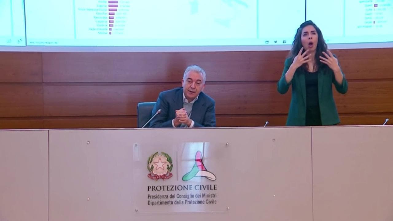 Fase 2, Arcuri: "Distribuiremo le mascherine a scuola dal 17 giugno per gli esami di maturità"