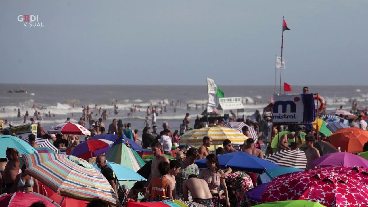 Fase 2, in spiaggia niente giochi di gruppo. E per i bagnini divieto di respirazione bocca a bocca