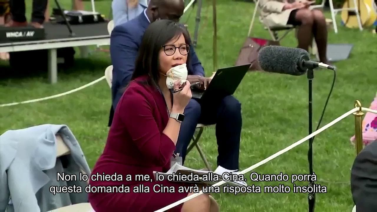 Coronavirus, Trump alla giornalista di origini asiatiche: "Faccia la sua domanda alla Cina"