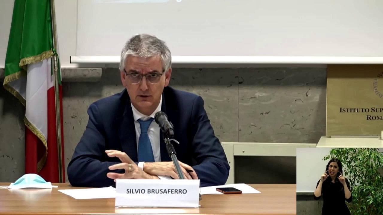 Coronavirus, Brusaferro (Iss): "Per la popolazione le mascherine fai-da-te vanno bene"